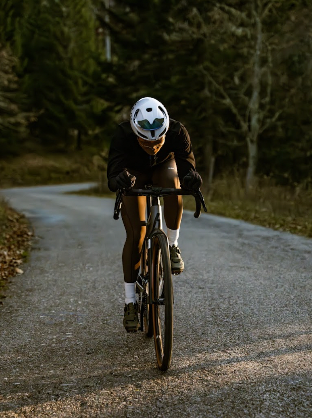 Premiers pas vers le sommet : réussir sa première montée à vélo