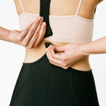 Cuissard cyclisme court pour femme couleur navy vue de dos #color_Noir