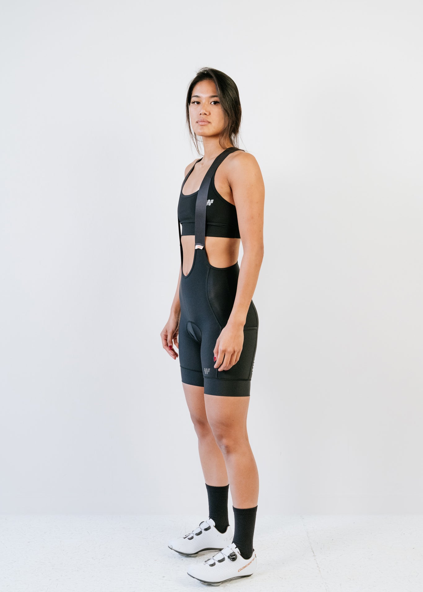 Bibshort court à bretelles détachables - Raphaëlle Noir - Cuissard menstruel vue coté poches cargo