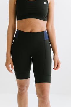 A runner showing the Rebecca shorts from the front; ideal for running sessions thanks to their ergonomic design.