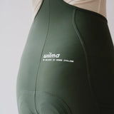 Logo Wilma au dos du cuissard à bretelles Raphaëlle kaki