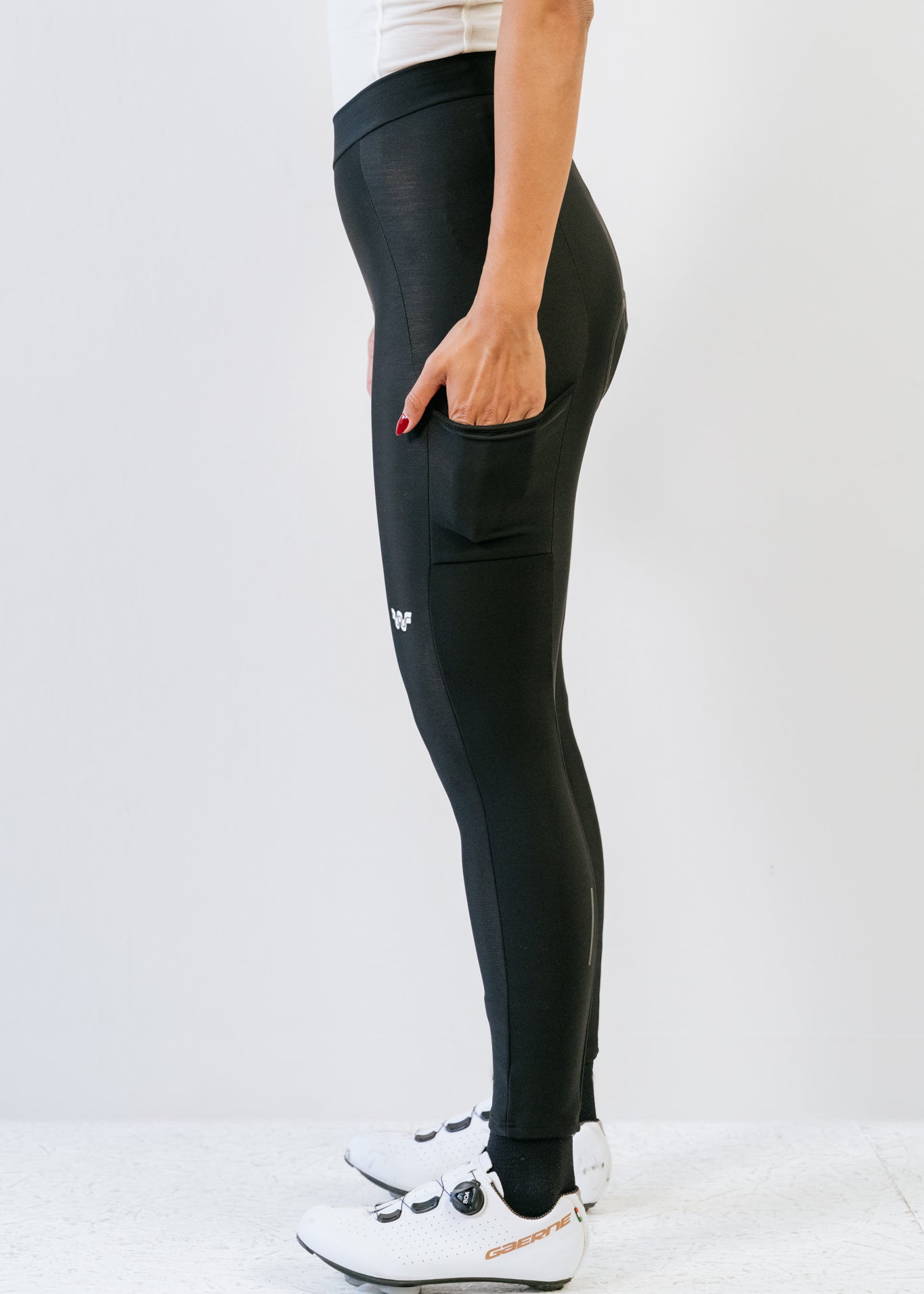 Cuissard long d'hiver Alba sans bretelles noir montrant les poches vue de profil