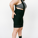 Vue de côté de cuissard menstruel pour femme noir de la marque de vêtements de cyclisme Wilma.
